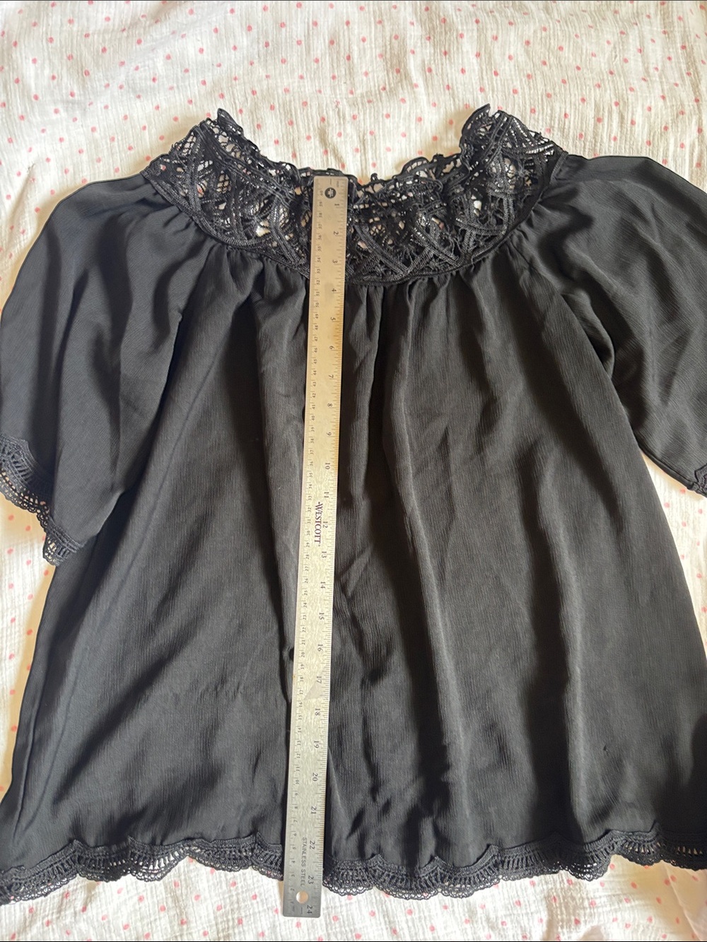 Women’s Black Lace Yoke Short Sleeve Top